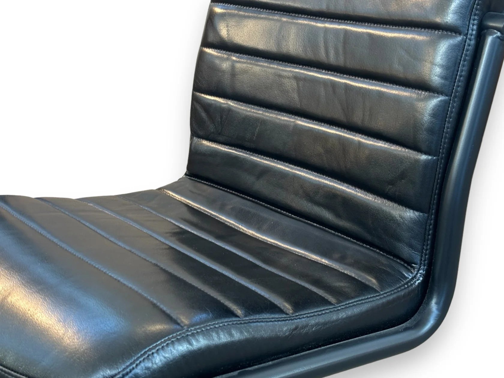 Scaun Sean – disponibil pe stoc